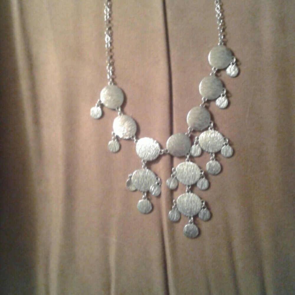 Vintage beautiful silvertone silver metal circles statement necklace